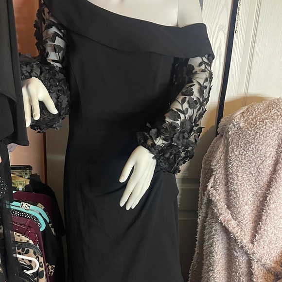 Elegant Black Off-Shoulder Dress - Picture 3 of 9